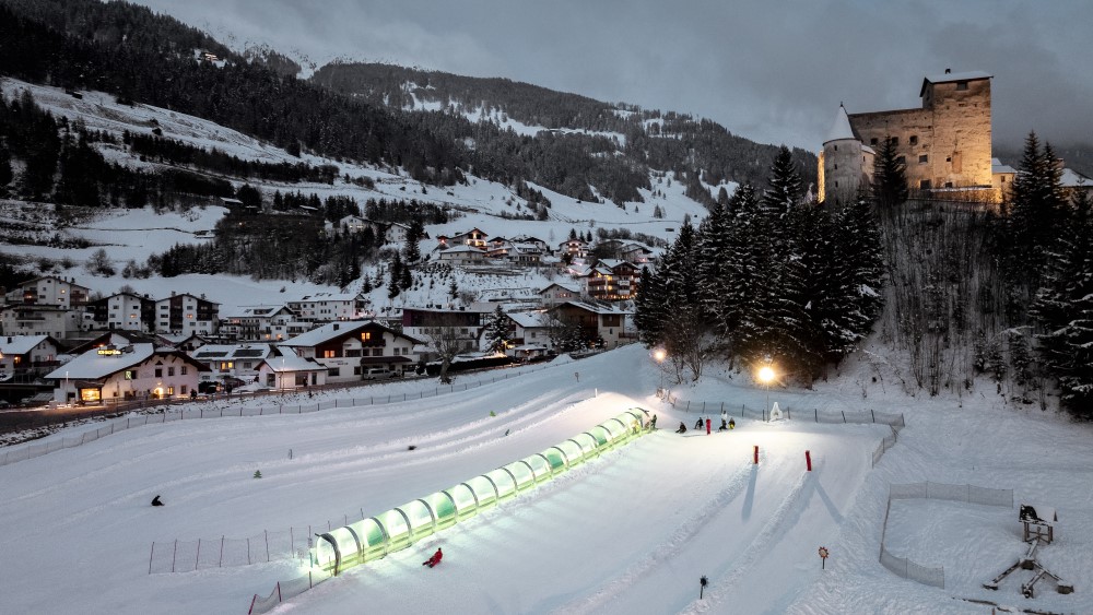 Nauders met kasteel.